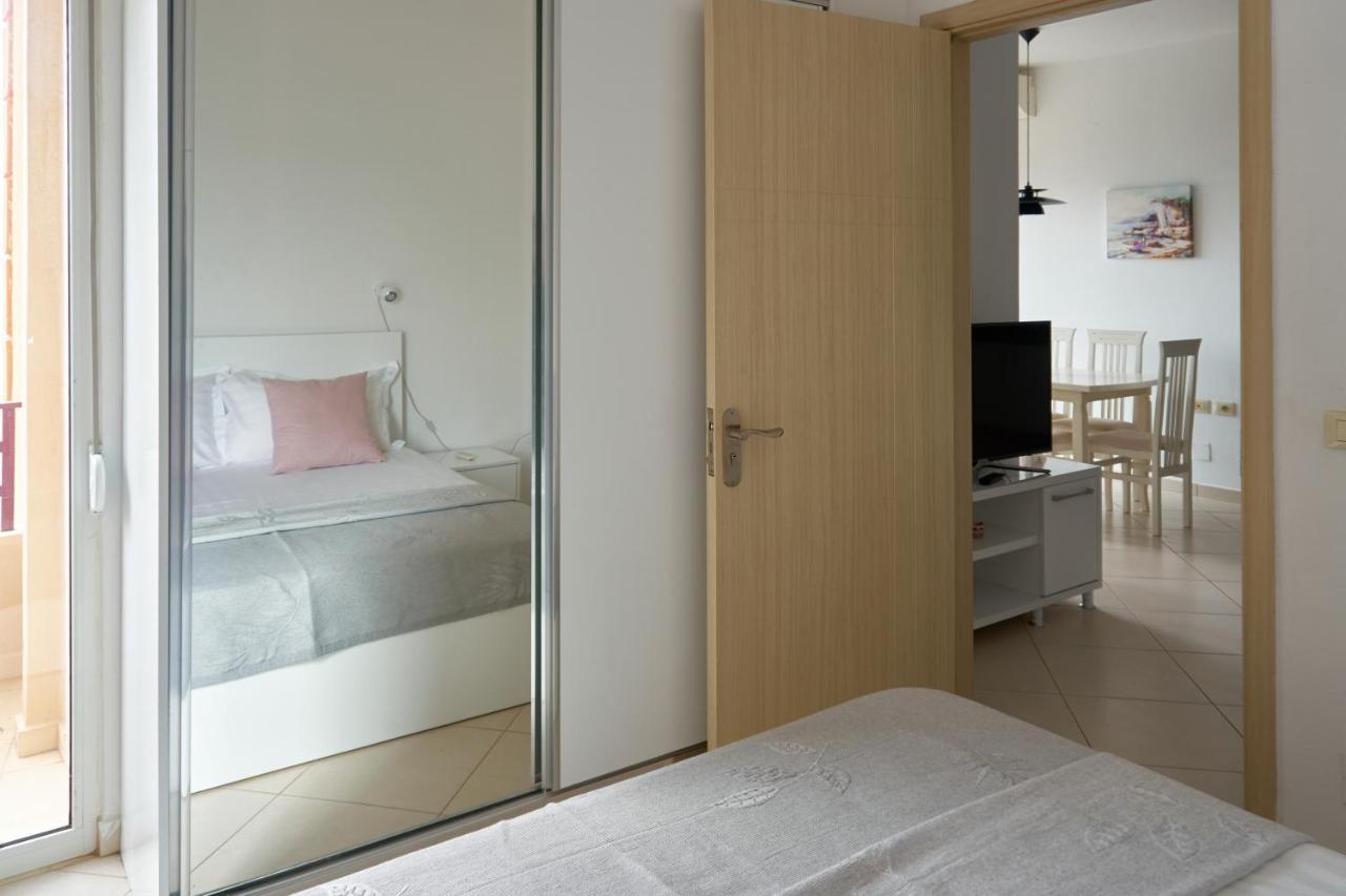 Del Mar Sea View Apartment Саранда Екстер'єр фото