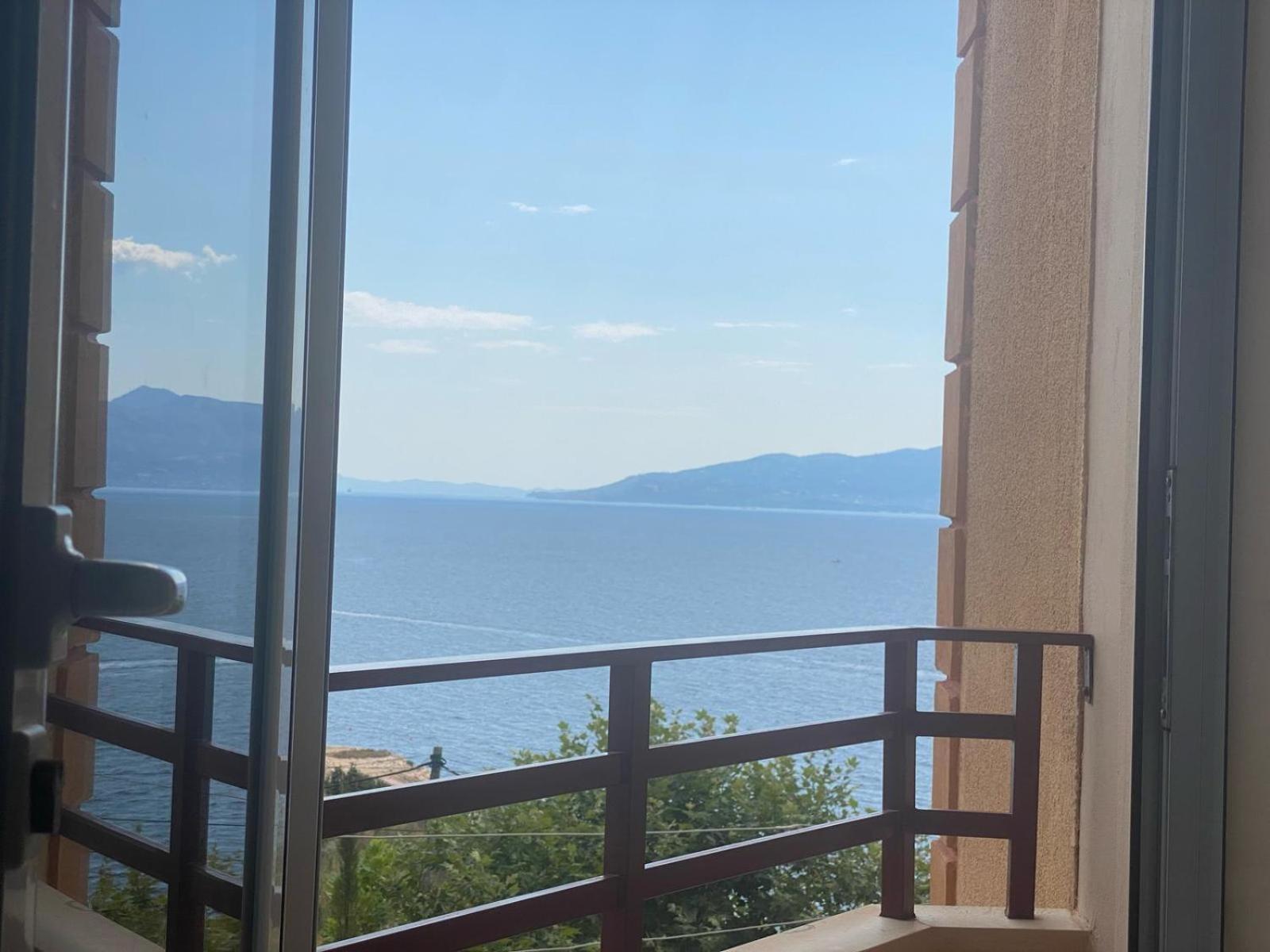 Del Mar Sea View Apartment Саранда Екстер'єр фото